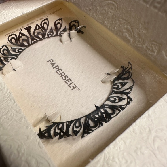 Paper Self Lashes - Picture 5 of 6